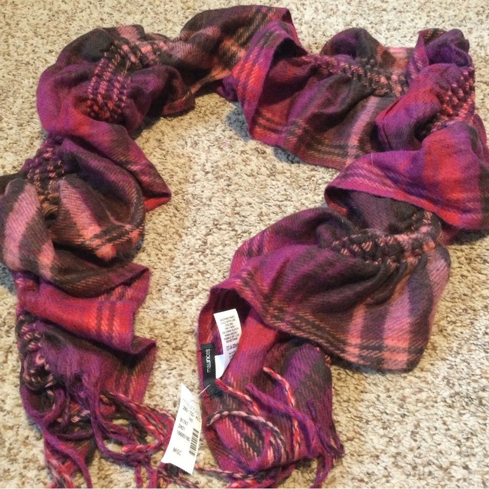 Maurice’s scarf NWT